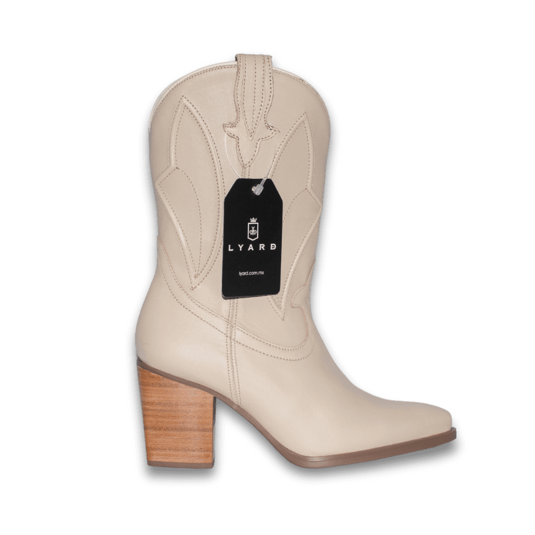 Bota Lyard Coral de tacón en piel color hueso, vista lateral