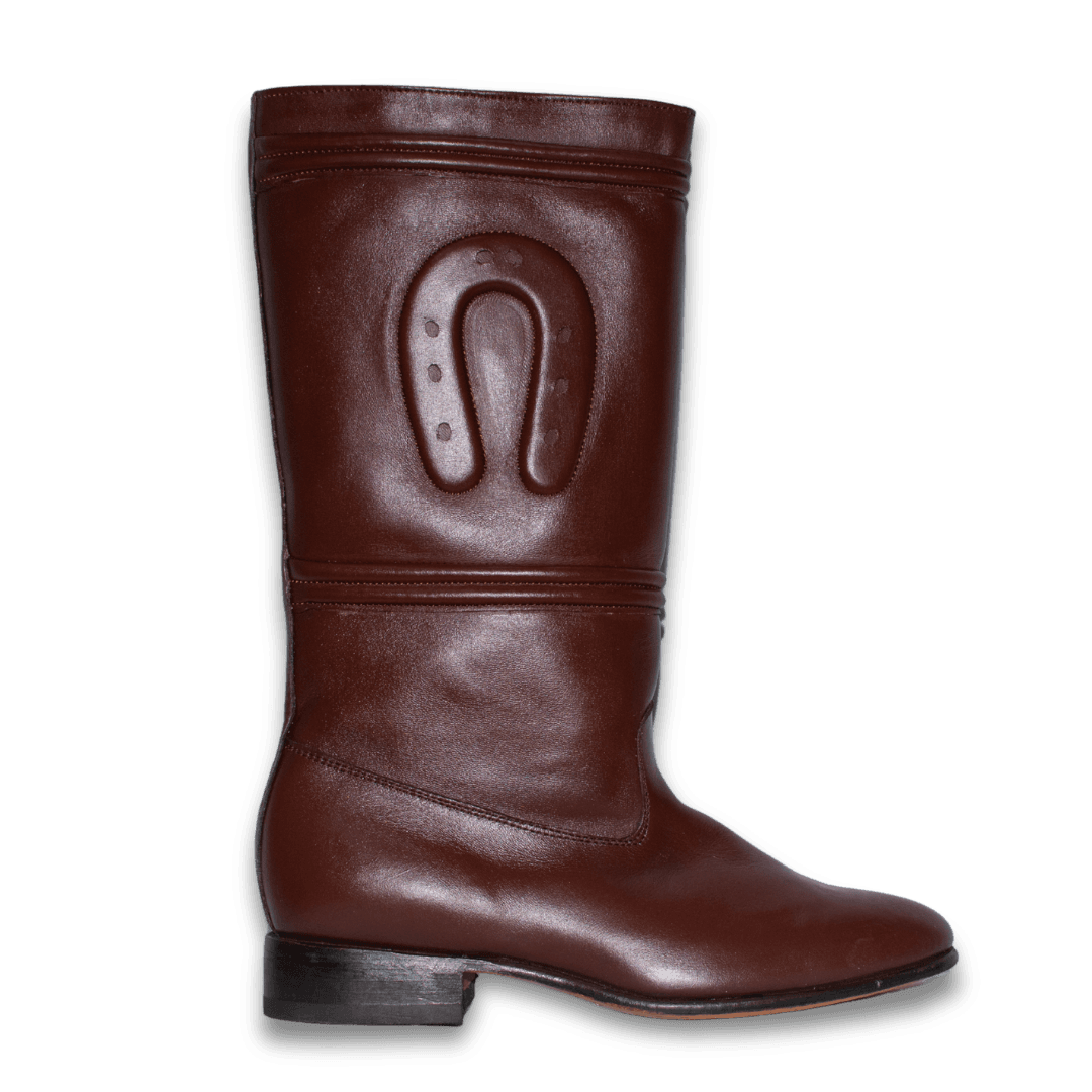 Bota Escaramuza de caña alta en piel chocolate con herradura, vista lateral