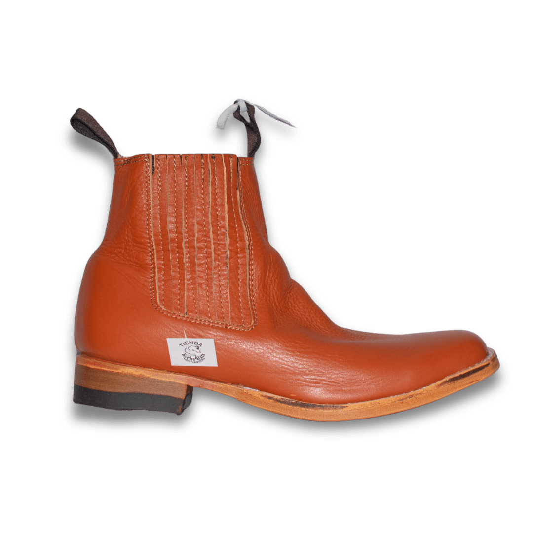 Botín Jaripeo de punta chata en piel naranja con suela de vaqueta, vista lateral
